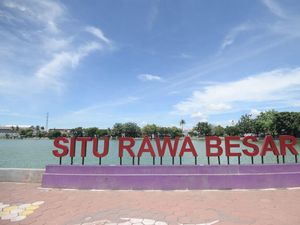 DLHK Depok Akhirnya Angkut Sampah dari Situ Rawa Besar DLHK Depok Akhirnya Angkut Sampah dari Situ Rawa Besar