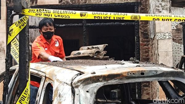 Kondisi Rumah Pejabat Dinkes Tulungagung yang Diduga Dibakar Orang