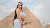 Ini Salma Al-Shilmi, Model Seksi yang Ditangkap Usai Foto Vulgar di Piramida