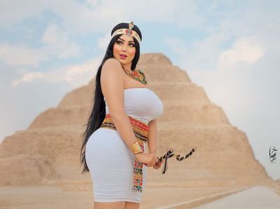 Ini Salma Al-Shilmi, Model Seksi yang Ditangkap Usai Foto Vulgar di Piramida