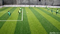 Tim Garuda INAF (Indonesia Amputte Football) mengadakan kegiatan latihan bertajuk Charity for Disabled di lapangan F7 Mini Soccer, Cilandak, Jakarta Selatan, Kamis (3/12/2020).  
