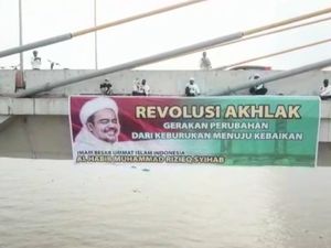 Spanduk HRS Terpasang di Jembatan Ampera Palembang, Polisi: Sudah Dilepas Spanduk HRS Terpasang di Jembatan Ampera Palembang, Polisi: Sudah Dilepas