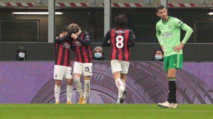 MILAN, ITALY - DECEMBER 03: Brahim Diaz of A.C. Milan celebrates with Jens Petter Hauge after scoring their teams fourth goal during the UEFA Europa League Group H stage match between AC Milan and Celtic at San Siro Stadium on December 03, 2020 in Milan, Italy. Sporting stadiums around Italy remain under strict restrictions due to the Coronavirus Pandemic as Government social distancing laws prohibit fans inside venues resulting in games being played behind closed doors. (Photo by Emilio Andreoli/Getty Images)