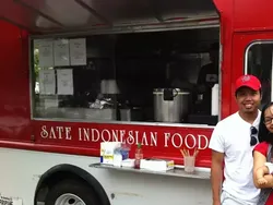 5 Orang Indonesia yang Sukses Punya Warteg hingga Jualan Sate di Luar Negeri 5 Orang Indonesia yang Sukses Punya Warteg hingga Jualan Sate di Luar Negeri