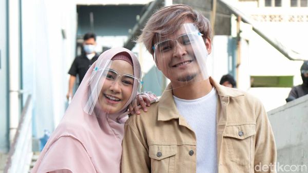 Anisa Rahma dan Anandito Dwis Kompak Tersenyum Manis