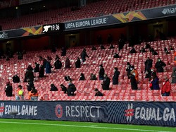 Dan Akhirnya, Suporter Terlihat Lagi di Emirates Stadium
