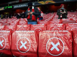 Fans Arsenal Hadir Lagi di Stadion, Minta Ini soal Mesut Oezil