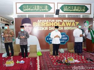 ASN Banyuwangi Gelar Selawatan, Dzikir dan Doa Bersama Jelang Akhir Tahun ASN Banyuwangi Gelar Selawatan, Dzikir dan Doa Bersama Jelang Akhir Tahun