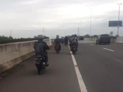 Jalan Medan-Binjai Terendam Banjir, Pengendara Motor Masuk Jalan Tol
