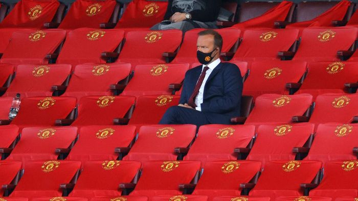 Ed Woodward MANCHESTER, ENGLAND - SEPTEMBER 19: Ed Woodward, Executive Vice-Chairman of Manchester United looks on from the stands during the Premier League match between Manchester United and Crystal Palace at Old Trafford on September 19, 2020 in Manchester, England. (Photo by Richard Heathcote/Getty Images )