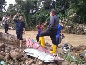 Korban Tewas Banjir Medan Bertambah Jadi 5 Orang Korban Tewas Banjir Medan Bertambah Jadi 5 Orang