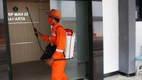 Guru dan Karyawan Positif COVID-19, MAN 22 Disemprot Disinfektan