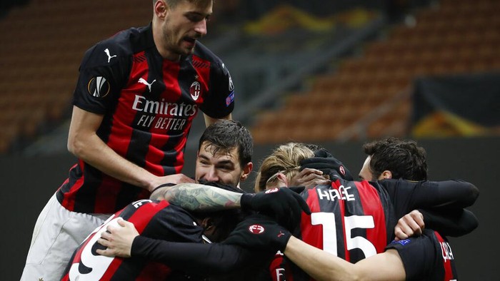 AC Milans Jens Petter Hauge, second right, celebrates with his teammates after scoring his sides third goal during the Europa League, Group H, soccer match between AC Milan and Celtic at the San Siro Stadium, in Milan, Italy, Thursday, Dec. 3, 2020. (AP Photo/Antonio Calanni)