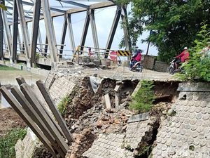 Terus Abrasi, Jembatan Glendeng Penghubung Tuban-Bojonegoro Kembali Ditutup