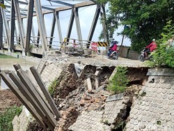 Terus Abrasi, Jembatan Glendeng Penghubung Tuban-Bojonegoro Kembali Ditutup