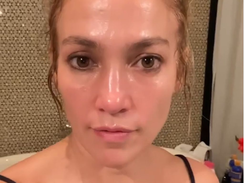 Wajah Glowing Jennifer Lopez Dituding Penuh Botoks Wajah Glowing Jennifer Lopez Dituding Penuh Botoks