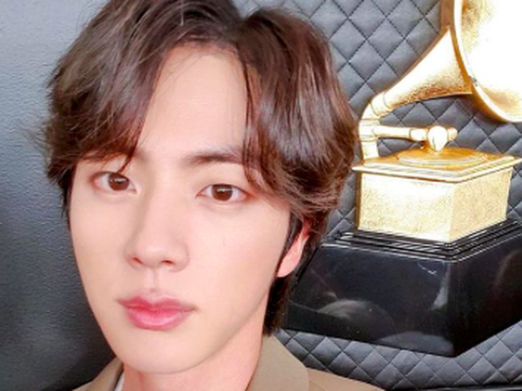 3 Hal di Balik Viral Jin BTS Mirip Karakter Su Ho di True Beauty 3 Hal di Balik Viral Jin BTS Mirip Karakter Su Ho di True Beauty