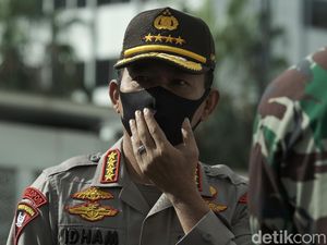 Kapolri Minta Warga Lapor Polisi Jika Temukan Kegiatan-Atribut FPI Kapolri Minta Warga Lapor Polisi Jika Temukan Kegiatan-Atribut FPI