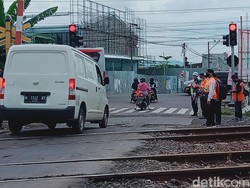 Kenapa Mobil Kerap Mendadak Mati di Tengah Rel Kereta Api? Ini Penjelasannya