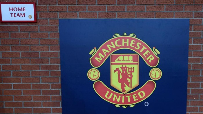 MANCHESTER, ENGLAND - OCTOBER 23:  A sign with the logo of Manchester United is seen outside the stadium prior to the Group H match of the UEFA Champions League between Manchester United and Juventus at Old Trafford on October 23, 2018 in Manchester, United Kingdom.  (Photo by Laurence Griffiths/Getty Images)