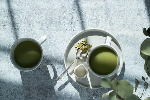 Rupanya green tea memiliki sifat anti-kembung, katekin teh hijau membantu menenangkan saluran pencernaan