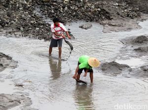 Menambang Pasir di Tengah Ancaman Erupsi Merapi