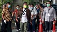 Momen Rombongan Bupati Banggai Laut Wenny Bukamo Tiba di KPK