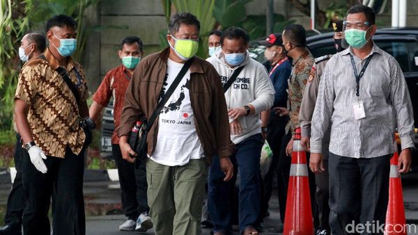 Momen Rombongan Bupati Banggai Laut Wenny Bukamo Tiba di KPK
