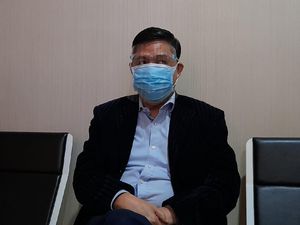 Pakai Face Shield-Masker, Ahmad Yani Penuhi Panggilan Polisi Pakai Face Shield-Masker, Ahmad Yani Penuhi Panggilan Polisi