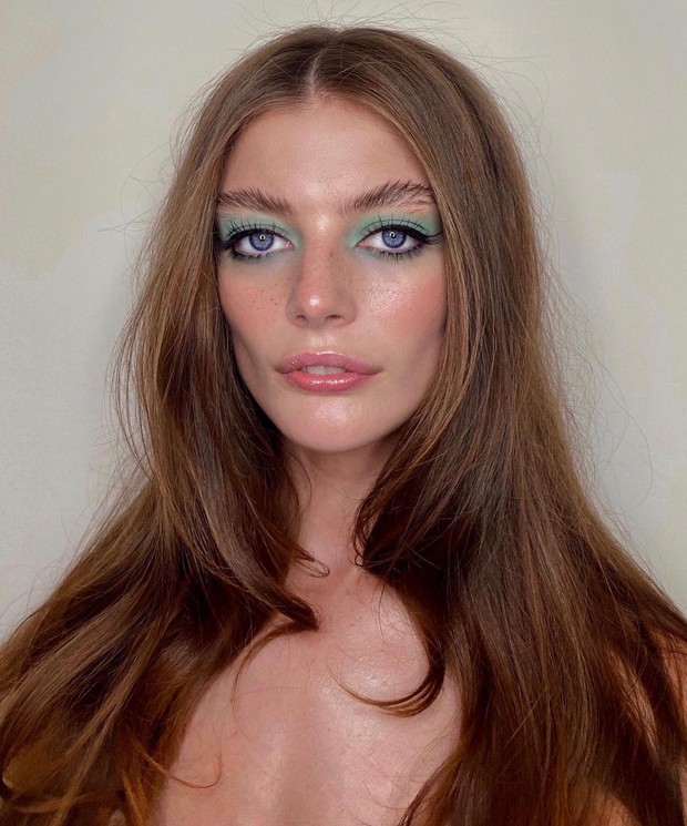 Pastel Eyeshadow/instagram.com/chykapuka Warna pastel menjad warna yang menyenangkan bila diaplikasikan pada kelopak mata kamu dan ini sedang menjadi tren ditahun 2020.