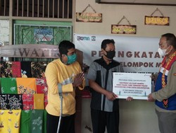 Pertamina Beri Bantuan Tangan & Kaki Palsu ke Difabel di Balikpapan