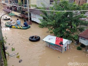 Ngeri! Warga Medan Kebanjiran Seatap Rumah