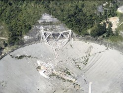 Detik-detik Robohnya Teleskop Raksasa Pencari Alien