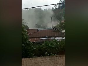 Puting Beliung di Kendari, Atap Rumah Beterbangan