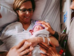 Nenek Lahirkan Cucunya Sendiri, Jadi Ibu Pengganti untuk Anaknya yang Gay