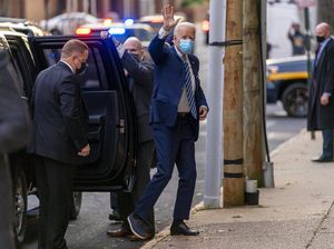 Foto: Joe Biden Pakai Sepatu Beda Sebelah, Gayanya Jadi Sorotan