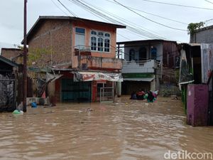 Banjir Belum Surut, Hujan Kembali Guyur Medan Banjir Belum Surut, Hujan Kembali Guyur Medan