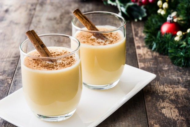 Telur Menjadi Sumber Protein/freepik.com Telur dalam eggnog mengandung 10-12 gram protein, dimana protein merupakan bagian penting dari makanan yang melakukan peran penting dalam pembentukan otot dan aliran darah.