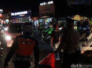 Terapkan PSBB Proporsional, Jalan Dipatiukur Bandung Ditutup Terapkan PSBB Proporsional, Jalan Dipatiukur Bandung Ditutup
