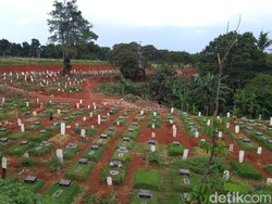 Lahan di Pondok Ranggon Penuh, Jenazah COVID Muslim Dimakamkan di TPU Tegal Alur