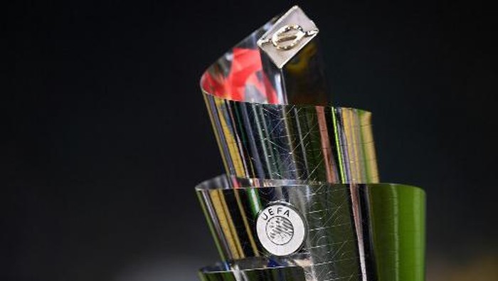 The UEFA Nations League trophy is pictured prior to the UEFA Nations League group 3 football match Italy vs Portugal at the San Siro Stadium in Milan on November 17, 2018. (Photo by Marco BERTORELLO / AFP)