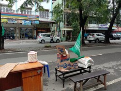 Rumah Terendam Banjir Seatap, Warga di Medan Minta Bantuan Pengguna Jalan