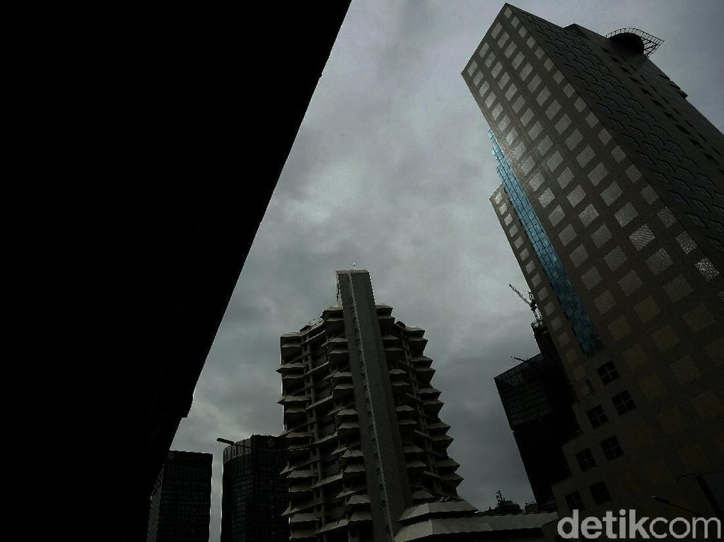Awan Mendung Selimuti Langit Jakarta