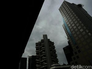 Awan Mendung Selimuti Langit Jakarta Awan Mendung Selimuti Langit Jakarta