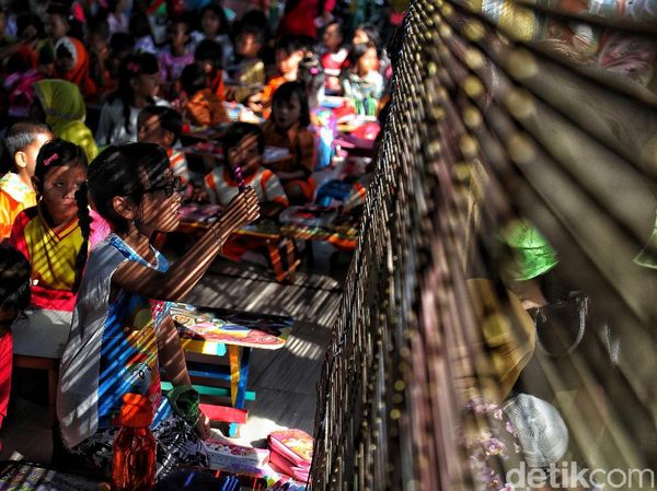Bermain dengan Keindahan Cahaya Ibu Kota di Ujung Jakarta