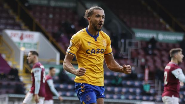 Everton's Dominic Calvert-Lewin celebrates after scoring the goal during the English Premier League soccer match between Burnley and Everton at Turf Moor in Burnley, north west England, Saturday, Dec. 5, 2020. (Clive Brunskill//Pool via AP)