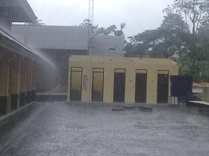 Hujan-Angin Kencang di Sleman, Barak Pengungsian Merapi Rusak