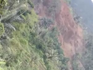 Detik-detik Longsor di Kecamatan Cisewu Garut