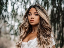 YouTuber Cantik Dihujat Usai Jual Video Telanjangnya saat Bocah