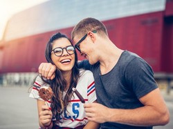 Duh! Cewek Ini Gemetar Tahan Lapar Gegara Tak Dibelikan Makan Gebetan